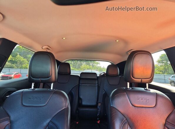 1C4PJLDB9KD184052 2019 JEEP CHEROKEE White Rear seats view