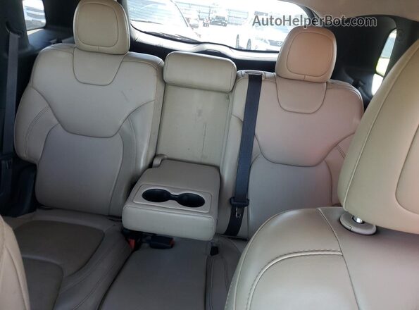 1C4PJLDS5HW603432 2017 JEEP CHEROKEE White Rear seats view