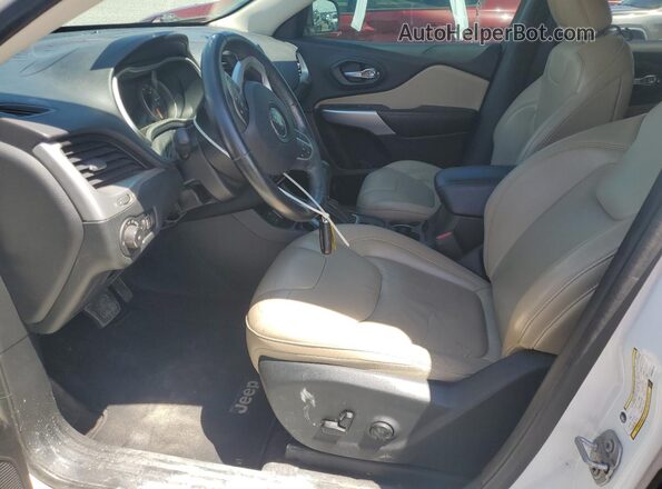 1C4PJLDS5HW603432 2017 JEEP CHEROKEE White Front interior view