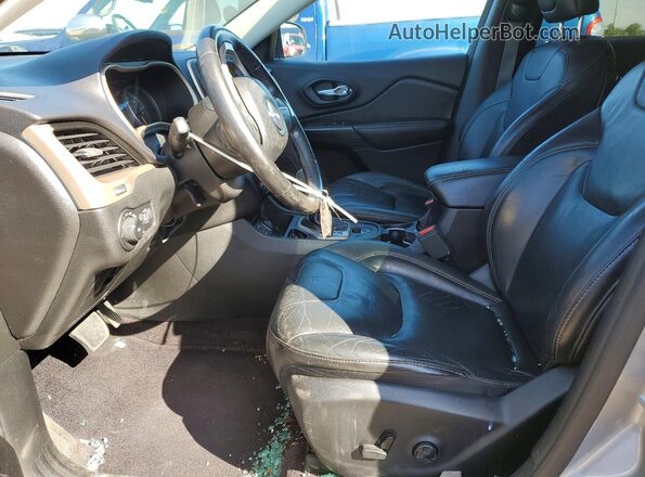 1C4PJLDSXHW507716 2017 JEEP CHEROKEE Серебряный Вид салона спереди