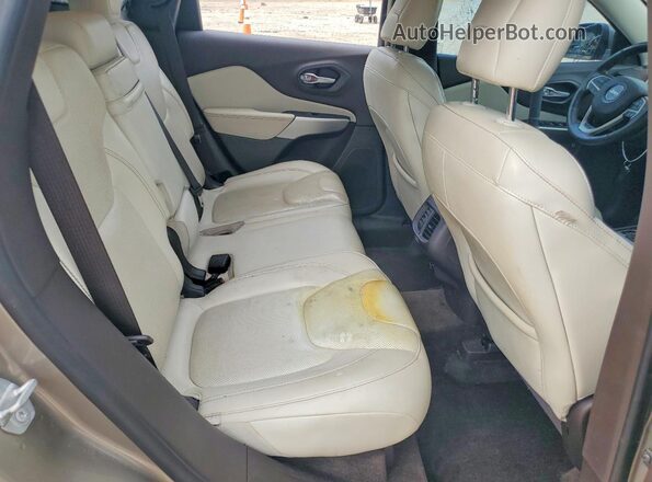 1C4PJLJS4GW315520 2016 JEEP CHEROKEE Silver Rear interior view