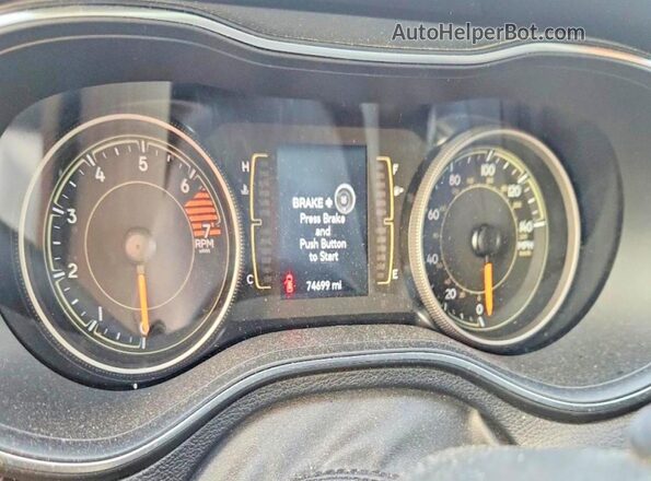 1C4PJLLB0KD479090 2019 JEEP CHEROKEE Silver Սարքավորումների վահանակի տեսք
