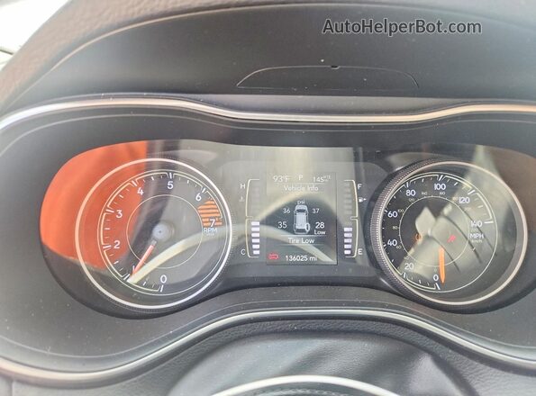 1C4PJLLB1KD264687 2019 JEEP CHEROKEE Silver ხელსაწყოთა პანელის ხედი