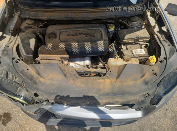 1C4PJLLB1KD264687 2019 JEEP CHEROKEE Silver უკანა სალონის ხედი