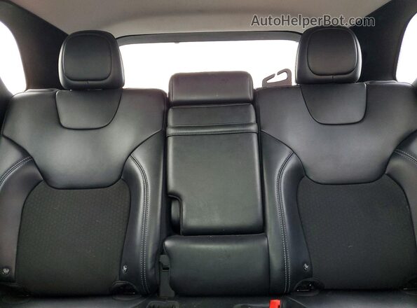1C4PJLLB3KD186848 2019 JEEP CHEROKEE White Rear seats view