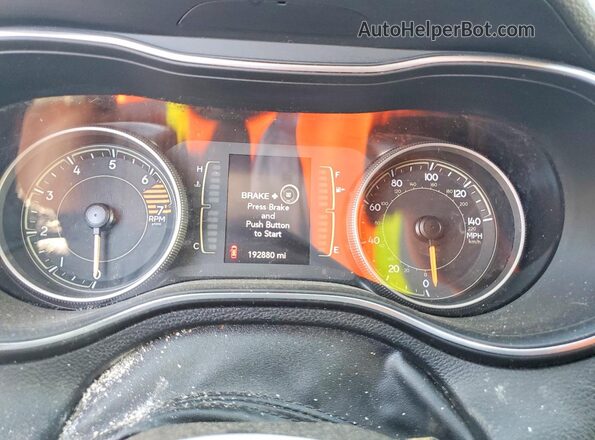 1C4PJLLB3KD316630 2019 JEEP CHEROKEE Gray ხელსაწყოთა პანელის ხედი