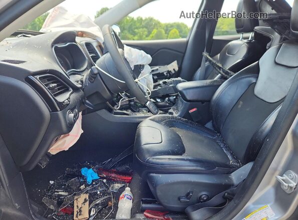1C4PJLLB3LD573661 2020 JEEP CHEROKEE Silver Front interior view