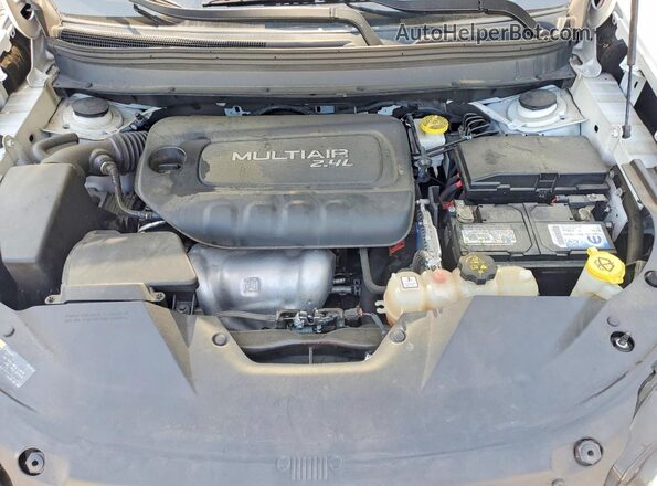 1C4PJLLB4KD184638 2019 JEEP CHEROKEE White Vista interior trasera