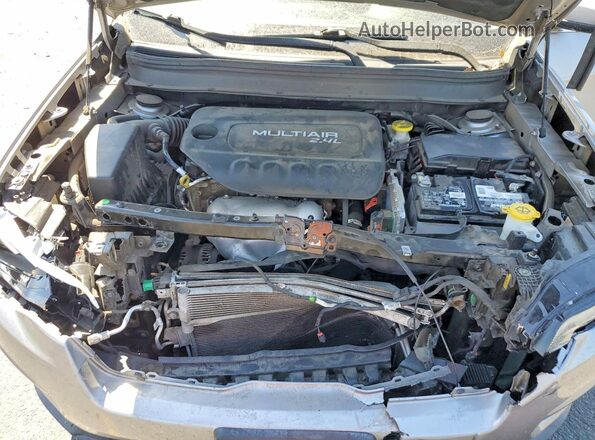 1C4PJLLB9KD187017 2019 JEEP CHEROKEE Silver ძრავის განყოფილების ხედი