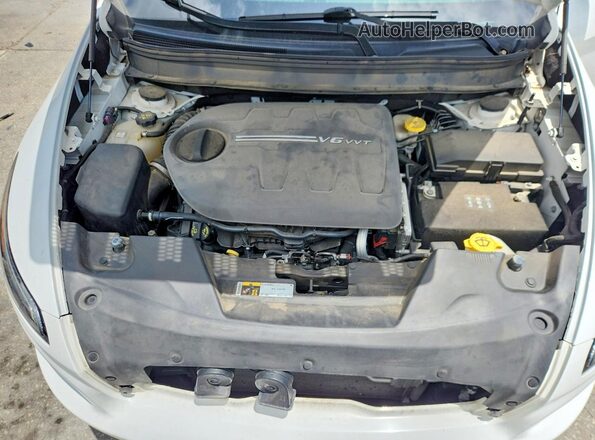 1C4PJLLX6JD551629 2018 JEEP CHEROKEE White Vista del compartimento del motor
