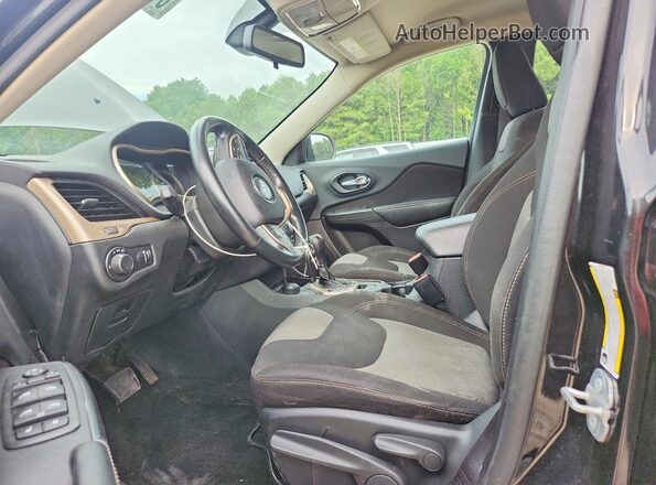 1C4PJMAB1GW148197 2016 JEEP CHEROKEE Black Front interior view