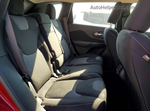 1C4PJMAB5GW284445 2016 JEEP CHEROKEE Red Widok wnętrza z tyłu