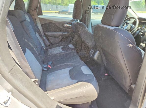 1C4PJMABXGW145069 2016 JEEP CHEROKEE Silver Widok wnętrza z tyłu
