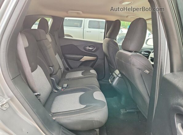 1C4PJMABXHW663961 2017 JEEP CHEROKEE Gray Vista interior trasera