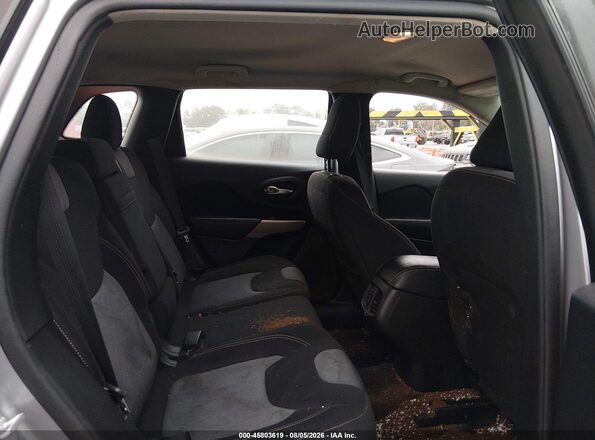 1C4PJMAS0HD221055 2017 JEEP CHEROKEE Silver VIN կոդի պիտակի տեսք