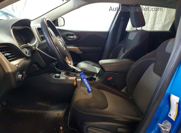 1C4PJMAS3HW589556 2017 JEEP CHEROKEE Blue Вид салону спереду