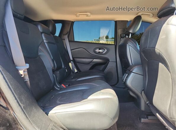 1C4PJMBB0GW219002 2016 JEEP CHEROKEE Charcoal Widok wnętrza z tyłu