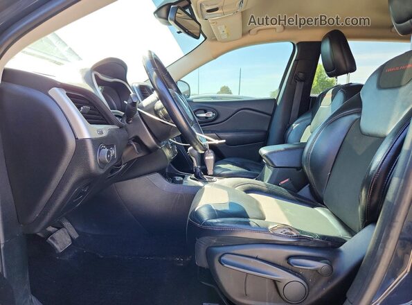 1C4PJMBB4HW519496 2017 JEEP CHEROKEE Gray Vista interior delantera