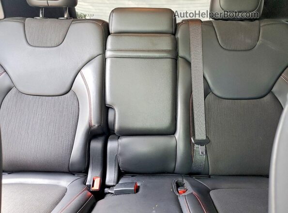 1C4PJMBB6JD505388 2018 JEEP CHEROKEE White Widok tylnych siedzeń