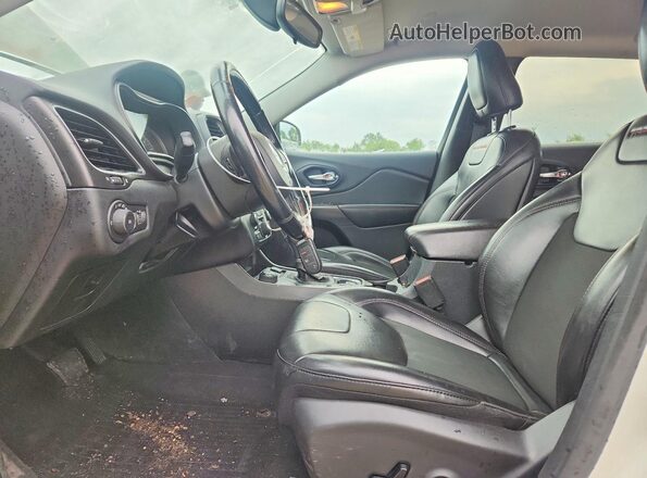 1C4PJMBN5KD486960 2019 JEEP CHEROKEE Белый Вид панели приборов