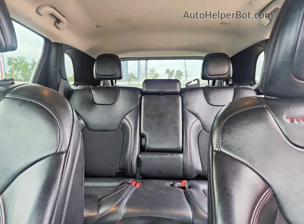 1C4PJMBN5KD486960 2019 JEEP CHEROKEE Белый Вид задней части салона
