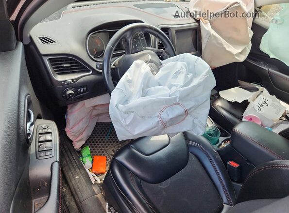 1C4PJMBN8LD594460 2020 JEEP CHEROKEE Черный Вид панели приборов