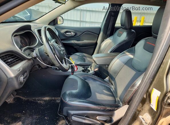 1C4PJMBS2GW133657 2016 JEEP CHEROKEE Зеленый Вид салона спереди