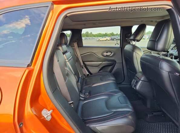 1C4PJMBS2GW268802 2016 JEEP CHEROKEE Orange Widok wnętrza z tyłu