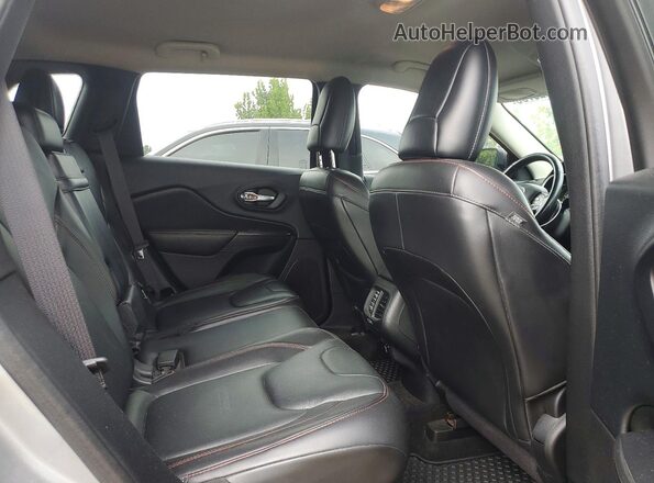 1C4PJMBS3GW128578 2016 JEEP CHEROKEE Gray Widok wnętrza z tyłu