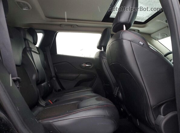 1C4PJMBS4GW349669 2016 JEEP CHEROKEEE Black Rear interior view