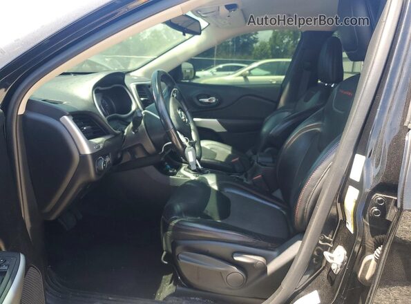 1C4PJMBS4HW569248 2017 JEEP CHEROKEE Black Front interior view
