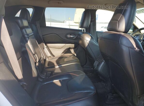 1C4PJMBS5GW194601 2016 JEEP CHEROKEE Белый Вид задней части салона