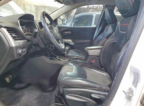 1C4PJMBS5HD237539 2017 JEEP CHEROKEE Белый Вид салона спереди