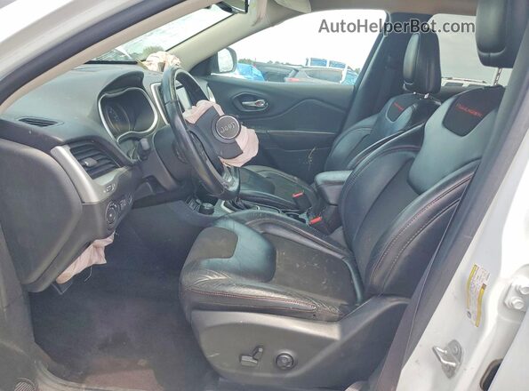 1C4PJMBS5HW530913 2017 JEEP CHEROKEE White Widok wnętrza z przodu