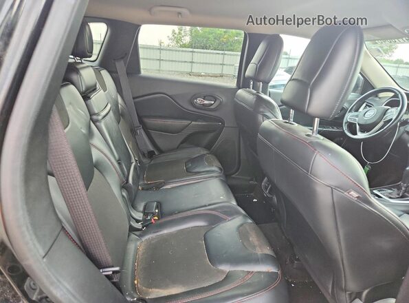 1C4PJMBS5HW555004 2017 JEEP CHEROKEE Black Rear seats view