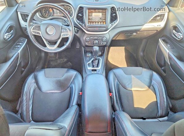 1C4PJMBS5HW640005 2017 JEEP CHEROKEE Red Dashboard view