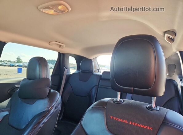 1C4PJMBS5HW640005 2017 JEEP CHEROKEE Red Rear seats view