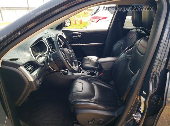 1C4PJMBS7HW563184 2017 JEEP CHEROKEE Серый Вид салона спереди