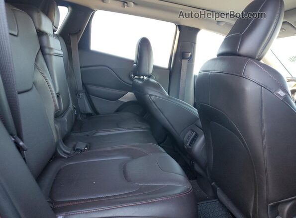 1C4PJMBS7HW647831 2017 JEEP CHEROKEE Бордовый Вид задней части салона