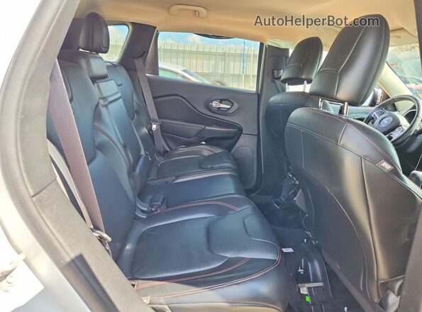 1C4PJMBS8GW321468 2016 JEEP CHEROKEE White Вид задньої частини салону