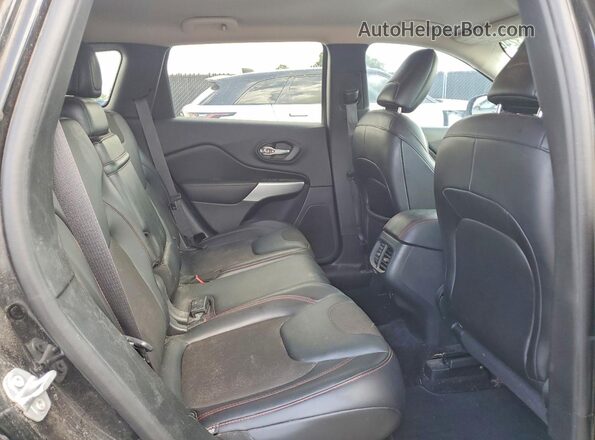1C4PJMBS8HW589230 2017 JEEP CHEROKEE Черный Вид задней части салона