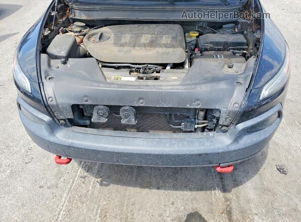 1C4PJMBS8HW589230 2017 JEEP CHEROKEE Черный Вид подкапотного пространства