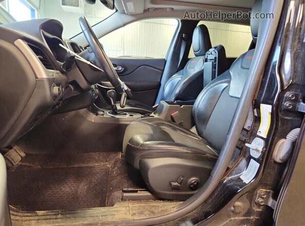 1C4PJMBSXHW601426 2017 JEEP CHEROKEE Black Widok wnętrza z przodu