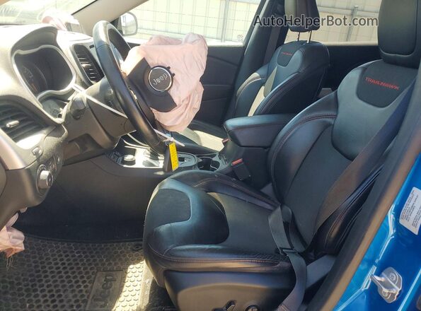 1C4PJMBX1JD513670 2018 JEEP CHEROKEE Blue წინა სალონის ხედი