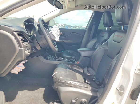 1C4PJMBX1KD429995 2019 JEEP CHEROKEE White Front interior view