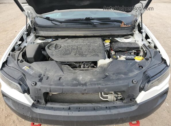 1C4PJMBX2KD492278 2019 JEEP CHEROKEE White Vista del compartimento del motor