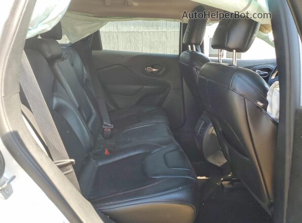 1C4PJMBX2LD522364 2020 JEEP CHEROKEE White Widok wnętrza z tyłu