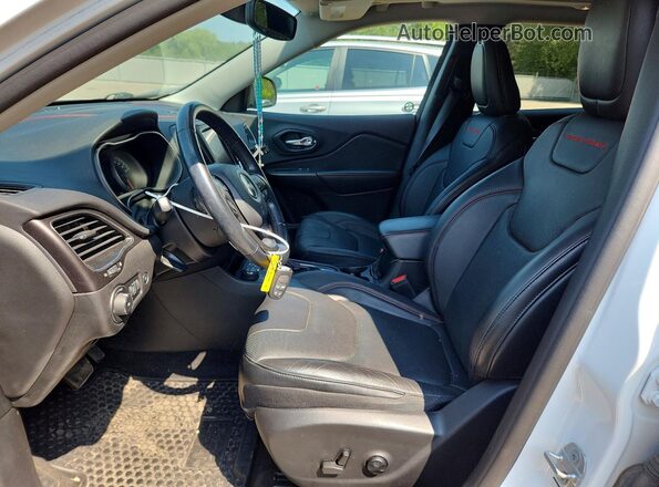 1C4PJMBX2MD205718 2021 JEEP CHEROKEE White Vista interior delantera