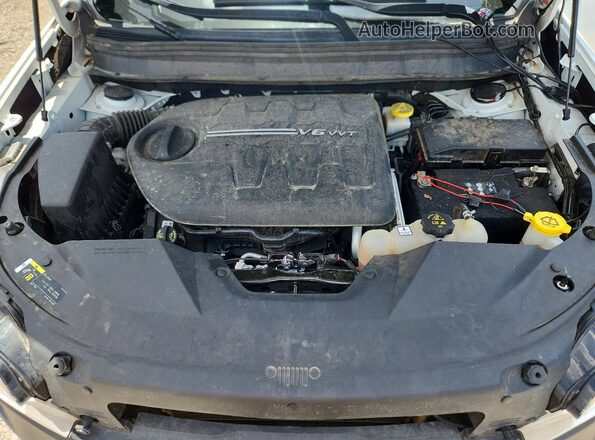 1C4PJMBX4LD612986 2020 JEEP CHEROKEE Белый Вид задней части салона