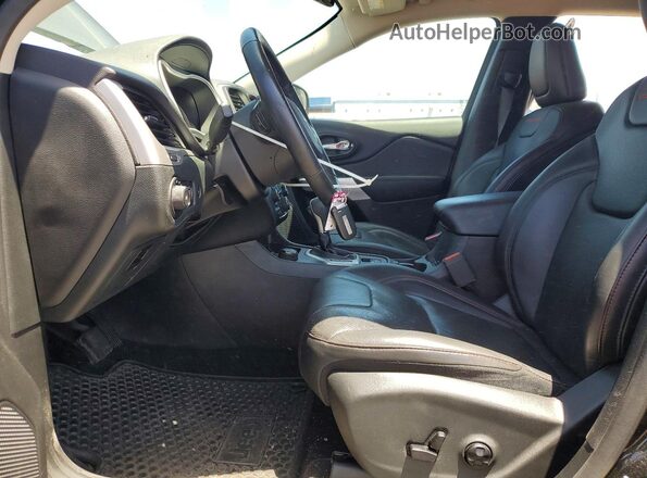 1C4PJMBX5JD559230 2018 JEEP CHEROKEE Black Front interior view